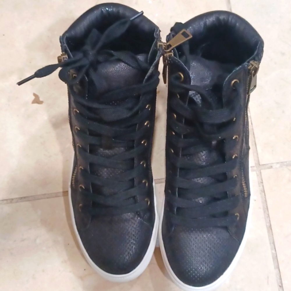 Steve Madden Black High Top Sneakers Sz 8 1/2